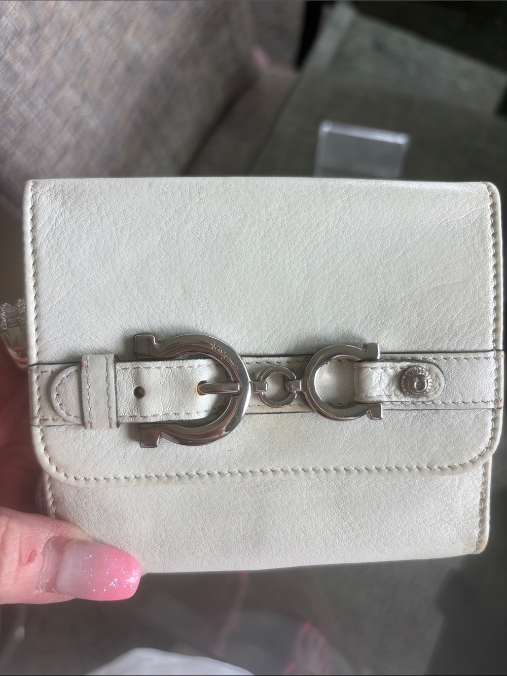 Salvatore Ferragamo White Leather Wallet with Silver Gancini Hardware - Picture 6 of 6